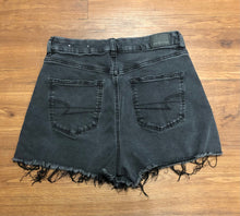 Load image into Gallery viewer, Size 8 American Eagle curvy mom Shorts