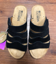 Load image into Gallery viewer, womens White Mountain footbeds  size 7 sandals, new genuine leather