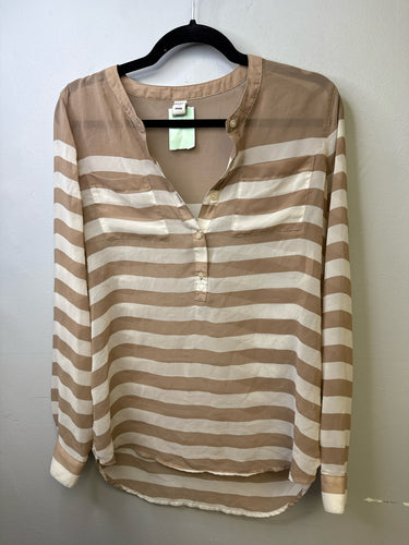 Size M old navy Shirt