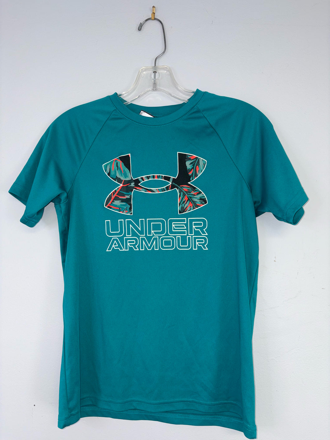 Boys Youth Medium under armour Shirt