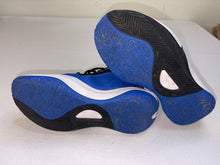 Load image into Gallery viewer, Boy's Size 3 Under Armour Sneakers