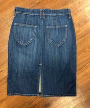 Load image into Gallery viewer, Size 4 old navy High Rise soft denim skirt