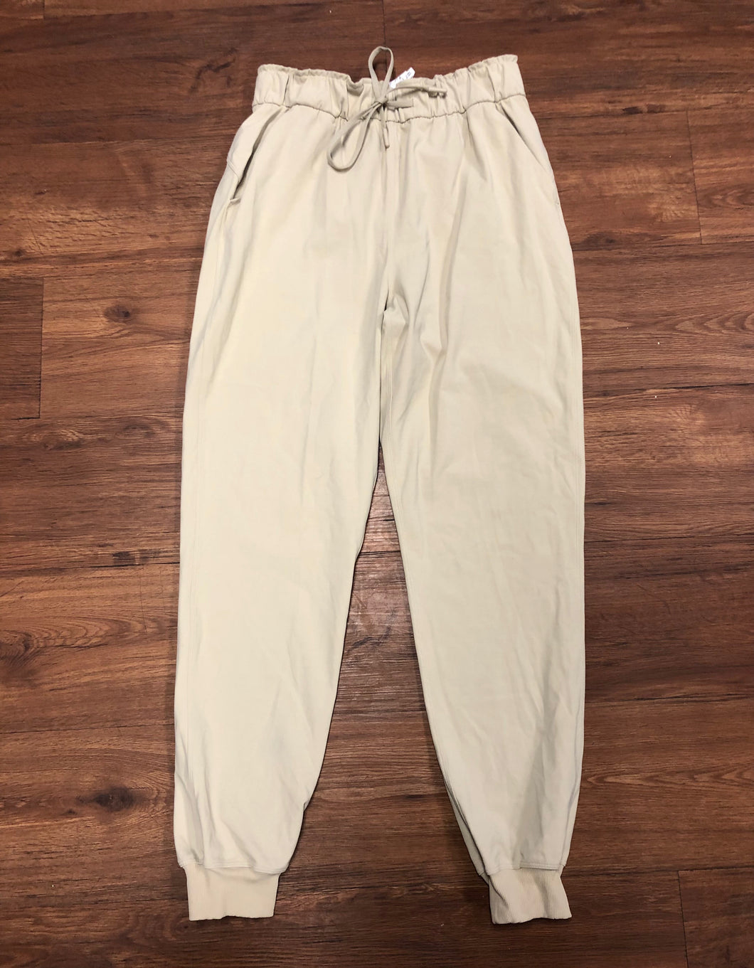 womens Size 6 Lululemon jogger Pants