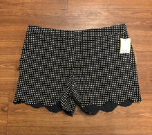 Load image into Gallery viewer, Size 8 Shorts, scallop bottom