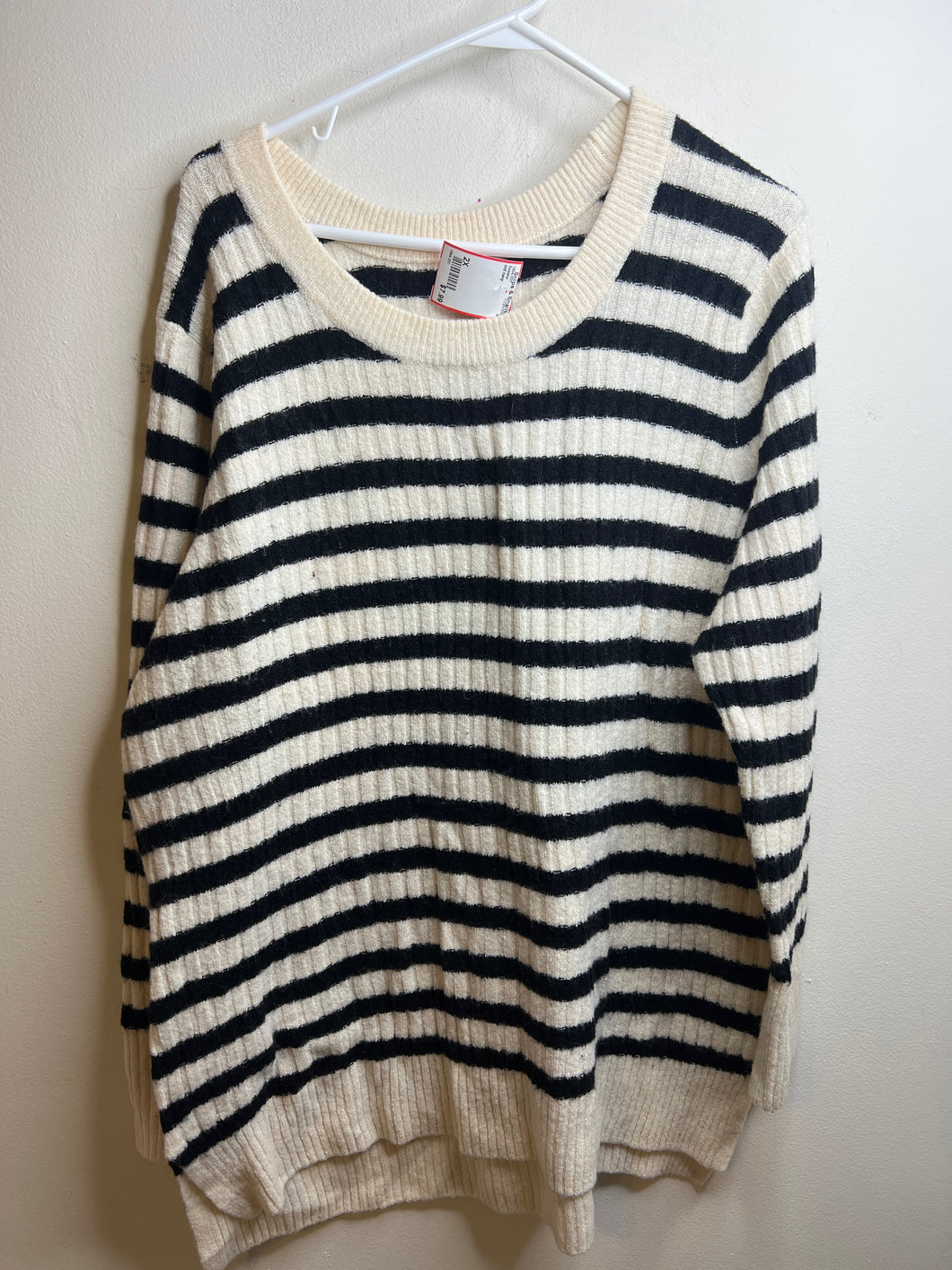 Womens Size 2X old navy black/cream striped Sweater