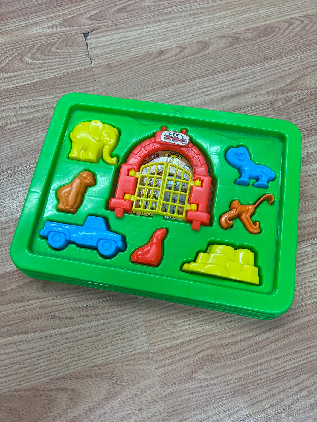 Plastic zoo animal puzzle