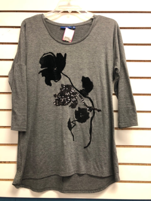 womans gray and black flowered tunic-M
