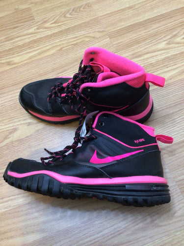 Womens Nike H20 Size 6.5 boot shoes