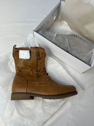 Womens Dream Pairs Size 9 Boots BNIB shoes