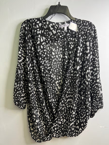 Womens Size 3X Jennifer Lopez Black and white blouse