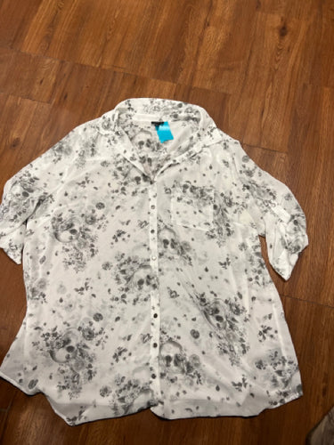 Size 2 Torrid skull sheer Shirt