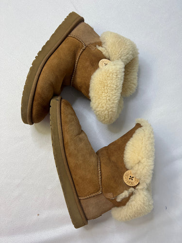 UGG 7 shoes