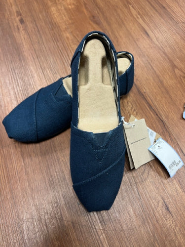 Toms 7.5 shoes