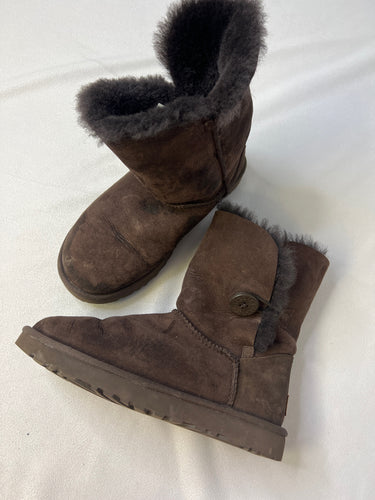 UGG 7 shoes